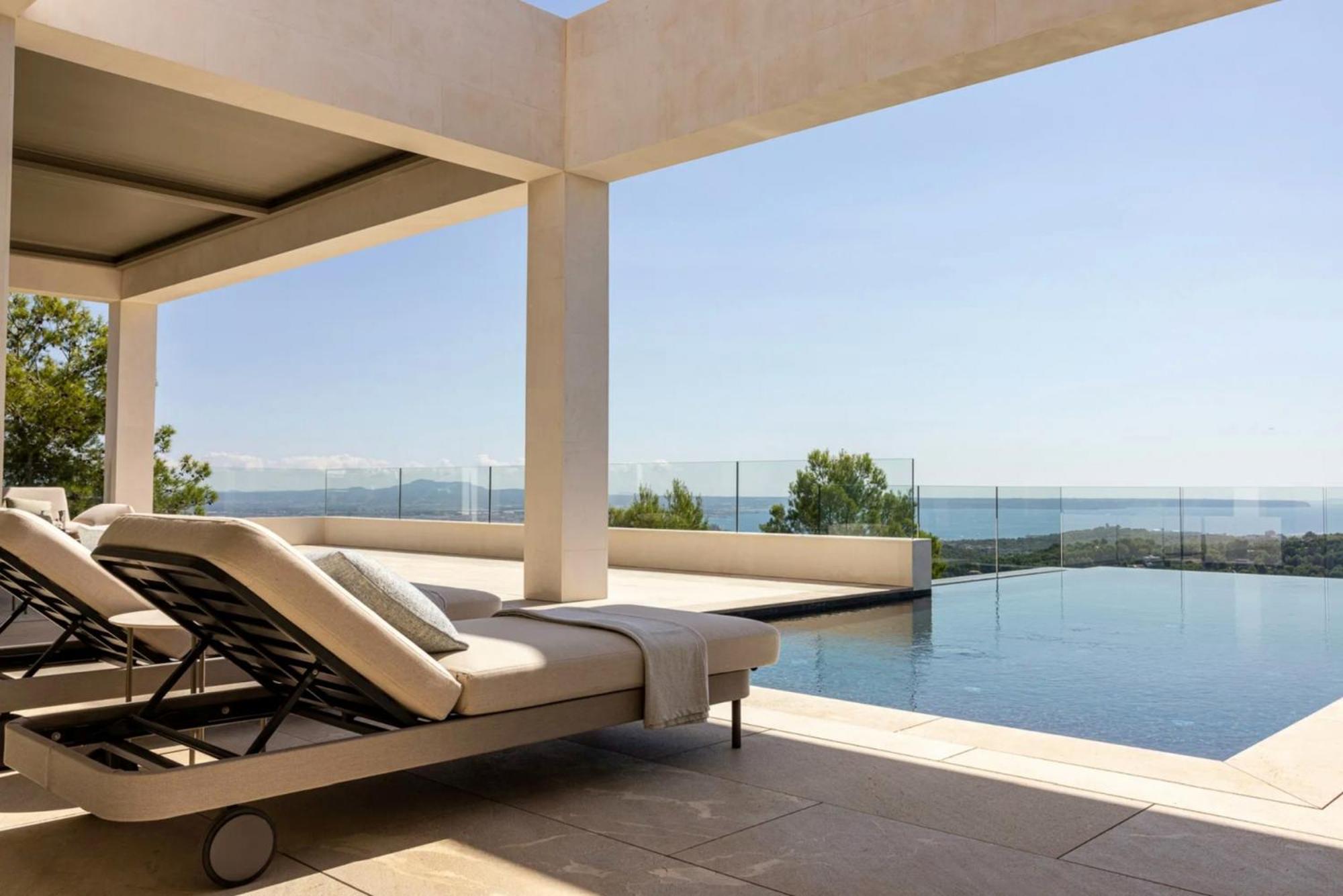 Breathtaking Triniatro With Amazing Views Son Vida