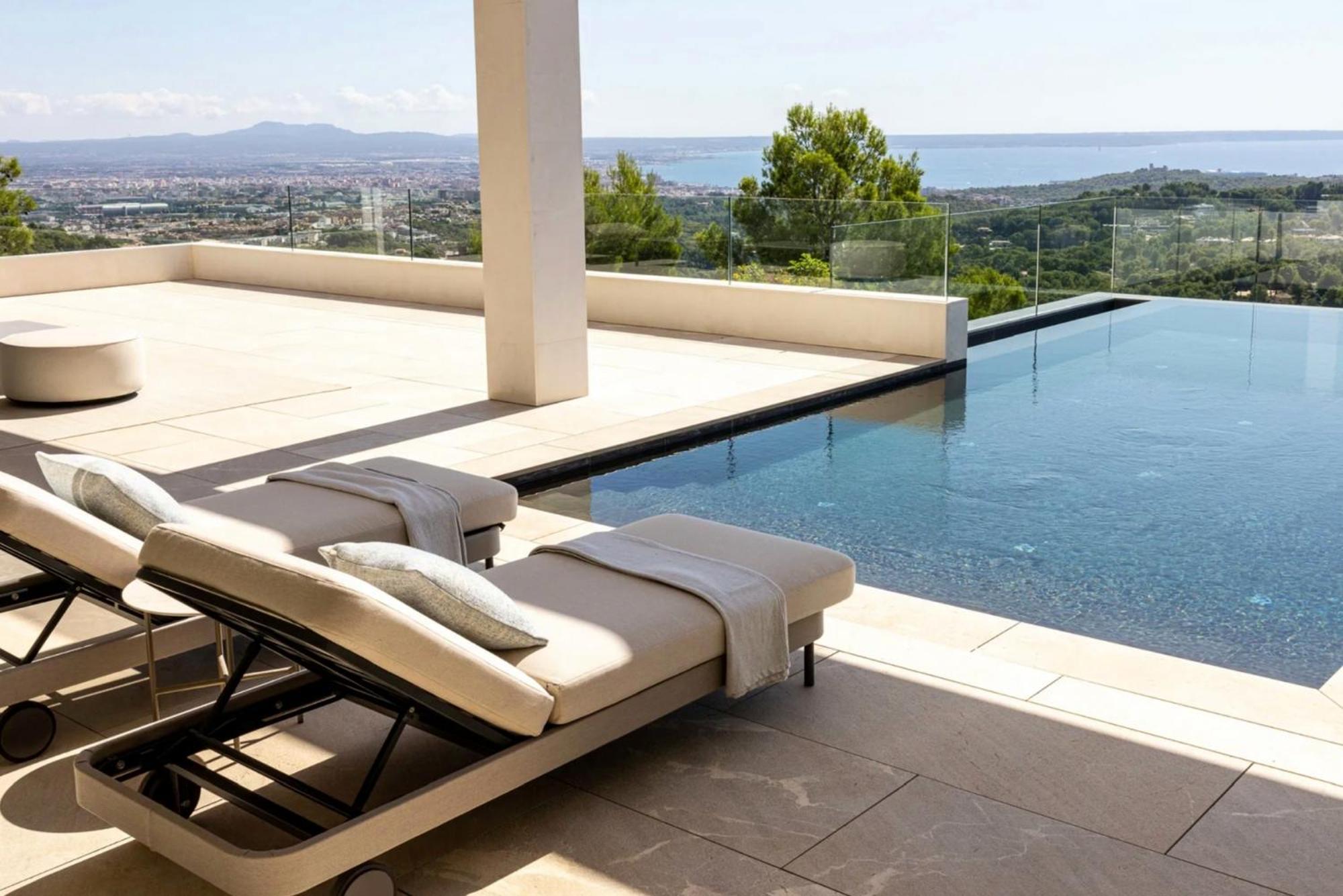 Breathtaking Triniatro With Amazing Views Son Vida